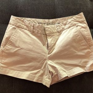 Women’s Gap khaki shorts